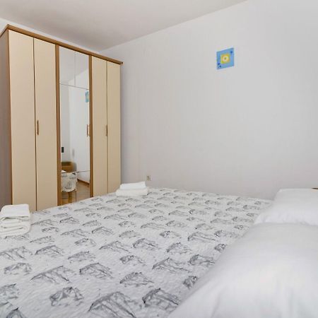 Apartments Ive - With Sea View Тисно Екстер'єр фото
