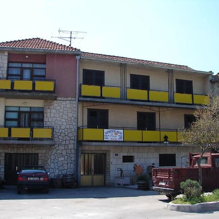 Apartments Ive - With Sea View Тисно Екстер'єр фото