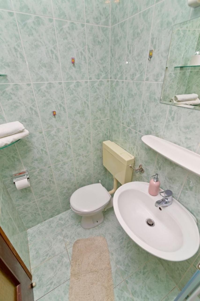 Apartments Ive - With Sea View Тисно Екстер'єр фото
